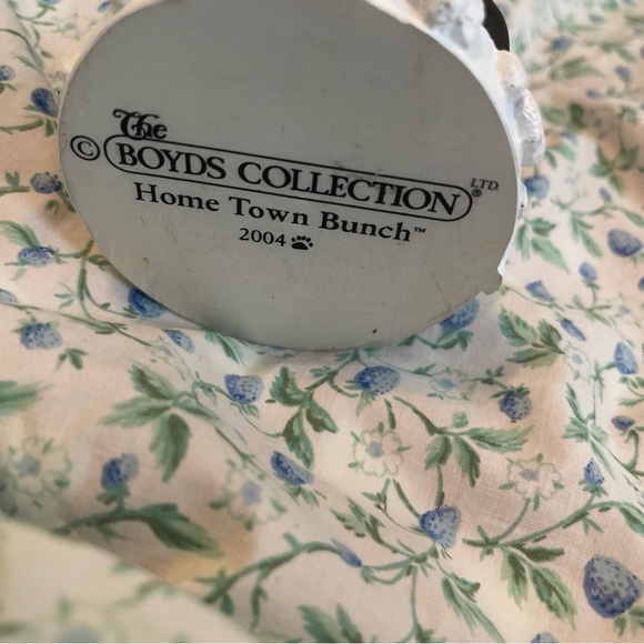 Boyd’s Home Town Bunch Caroler Brady - Picture 3 of 7